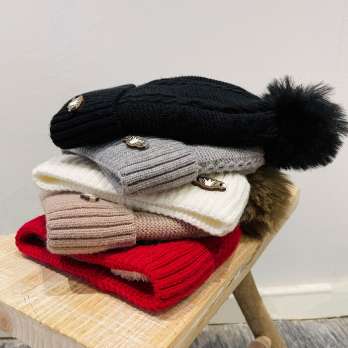 GORRO DE LANA CON POMPON