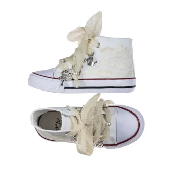 Botas con lazada de tul plumeti color natural y abalorios QUICKAS. Ideales para ocasiones especiales, comuniones y bodas.