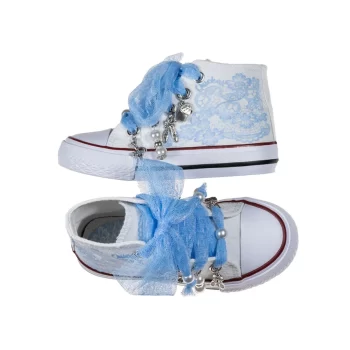 Botas con lazada de tul plumeti color cielo y abalorios QUICKAS. Ideales para ocasiones especiales, comuniones y bodas.