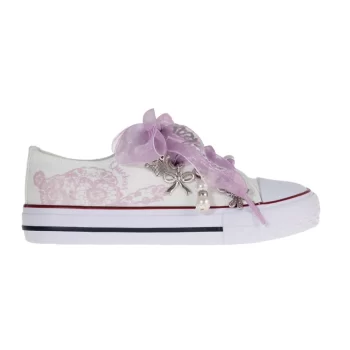 Sneaker de algodón con estampados de encaje en los laterales de color malva suave. Los cordones son en forma de lazada de organza en color natural. Ideales para eventos especiales, bodas y comunión.