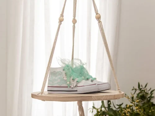 Botas con lazada de tul plumeti color verde agua y abalorios QUICKAS. Ideales para ocasiones especiales, comuniones y bodas.