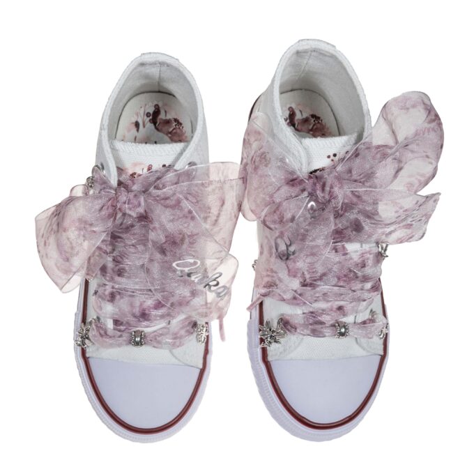 Botas flores acuarelas con lazada de organza color rosado. Ideales para ocasiones especiales, comuniones y bodas.